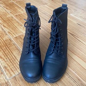 Combat style boots